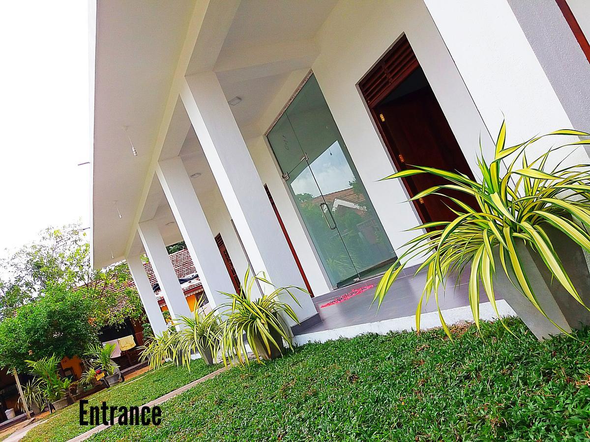 A&B Resort Negombo Kudapaduwa Εξωτερικό φωτογραφία